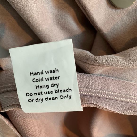 Charlotte Russe stretchy faux suede beige blush skort Size Large - Picture 11 of 11